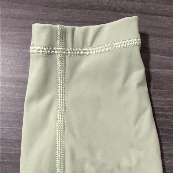 Lululemon Light Green High-Waisted Leggings size 2 - Picture 3 of 6